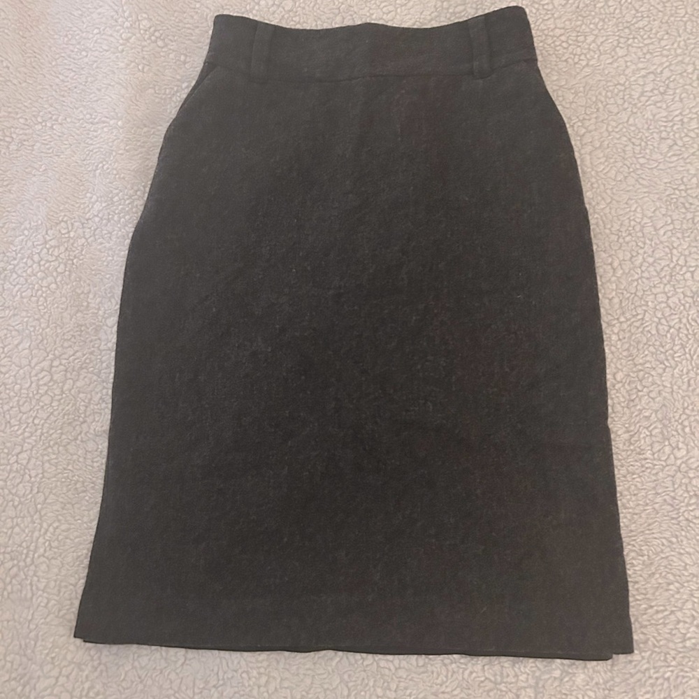 Gently worn Banana Republic gray wool pencil skirt